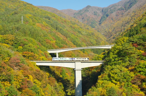 紅葉の会津鉄道